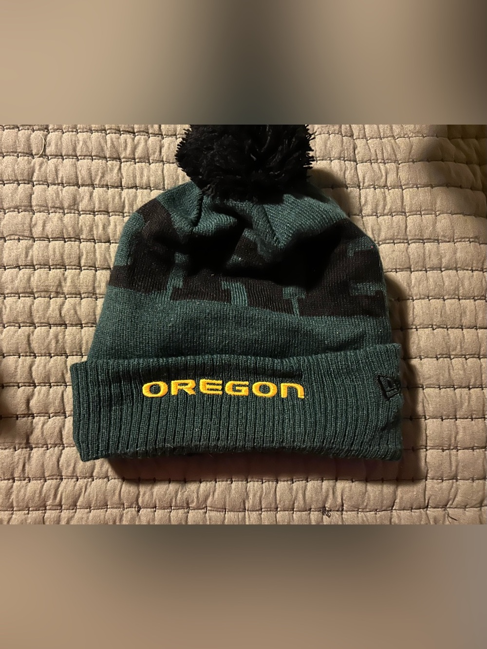 New Era Oregon ducks beanie.